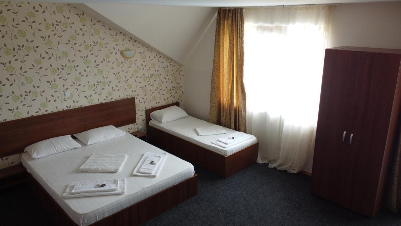 Hostel Restaurant Ciuperca Hunedoara Luaran gambar