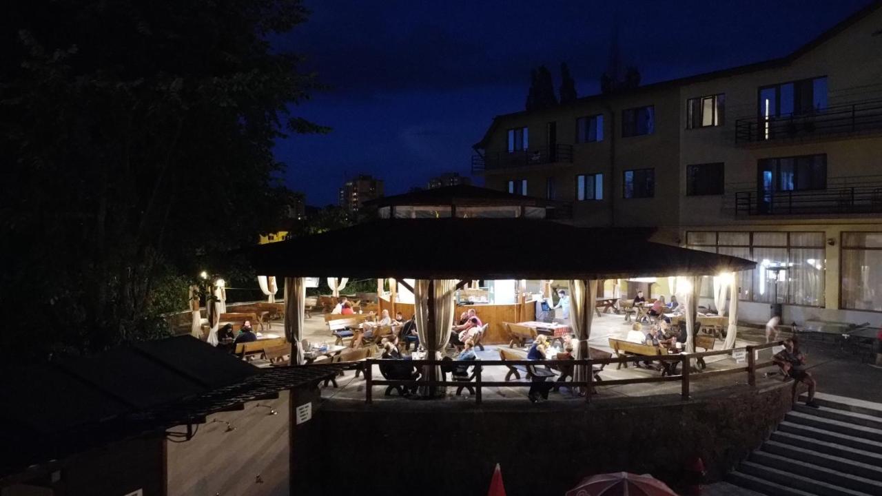 Hostel Restaurant Ciuperca Hunedoara Luaran gambar